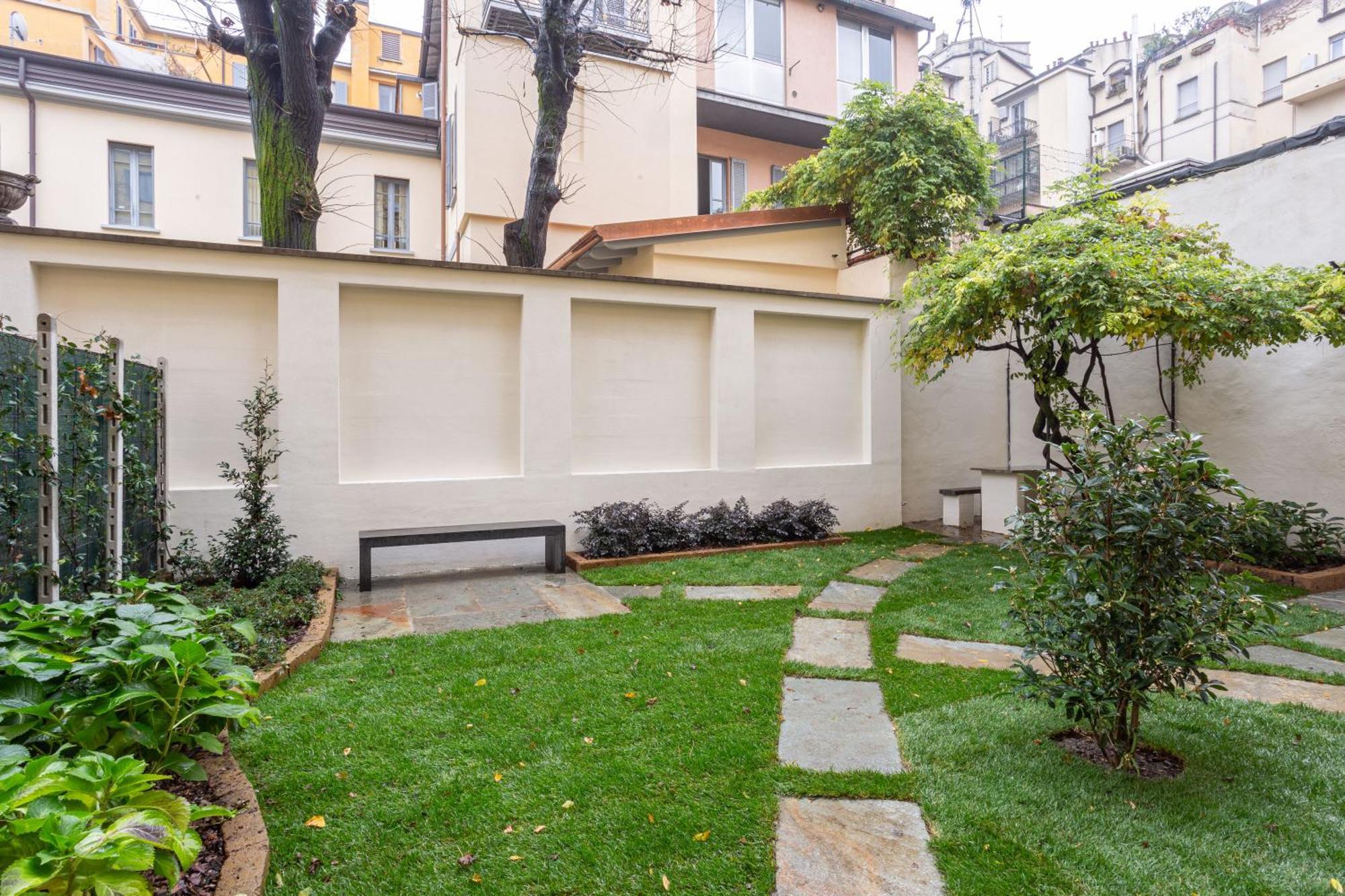 Sant Ambroeus Garden Apartment Милано Екстериор снимка